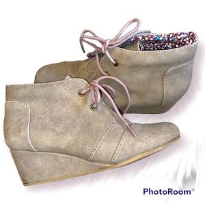 Girls Faux Suede Wedge Bootie
